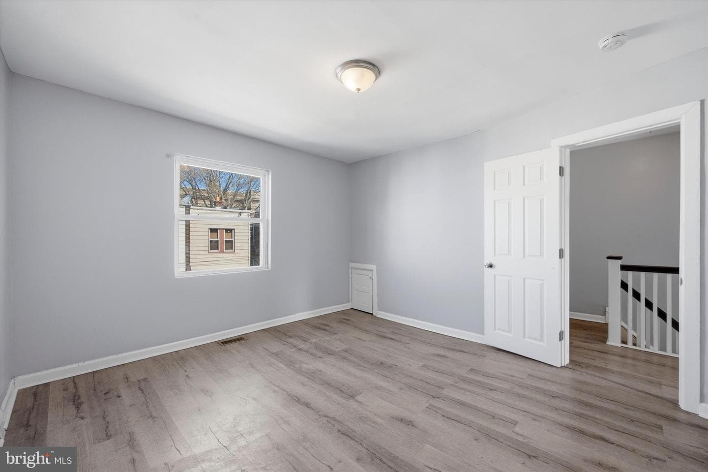 5439 Windsor Street photo 22