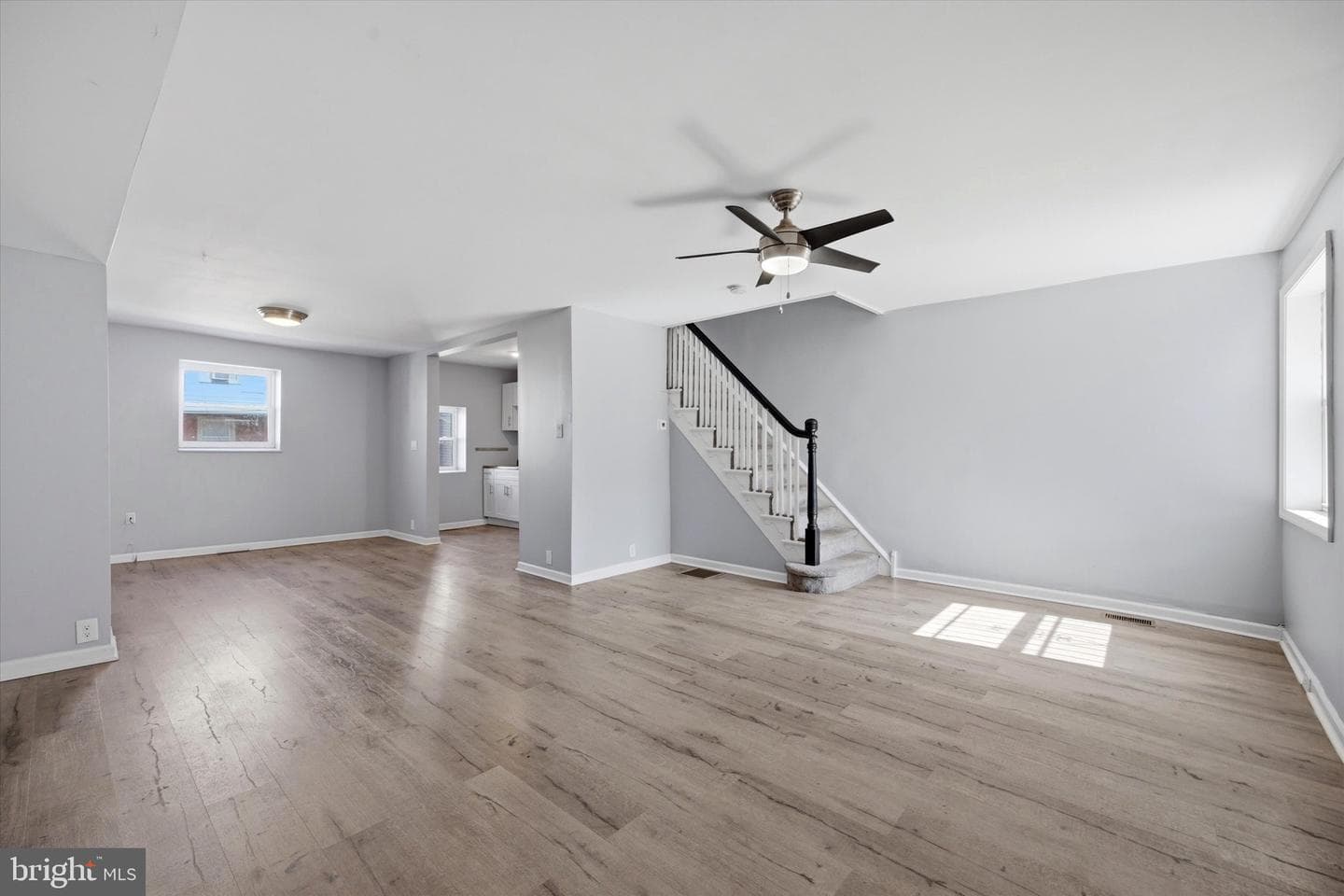 5439 Windsor Street photo 7