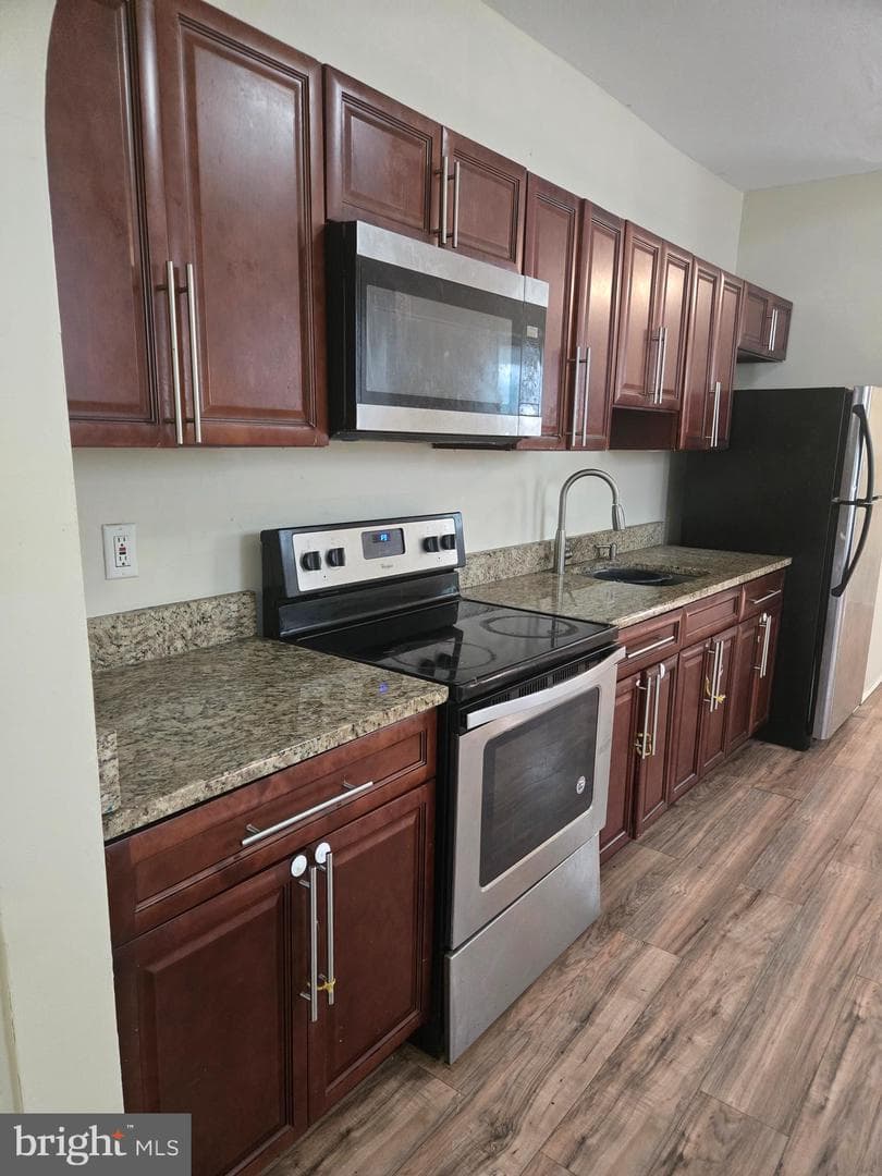 1225 W Huntingdon Street photo 16
