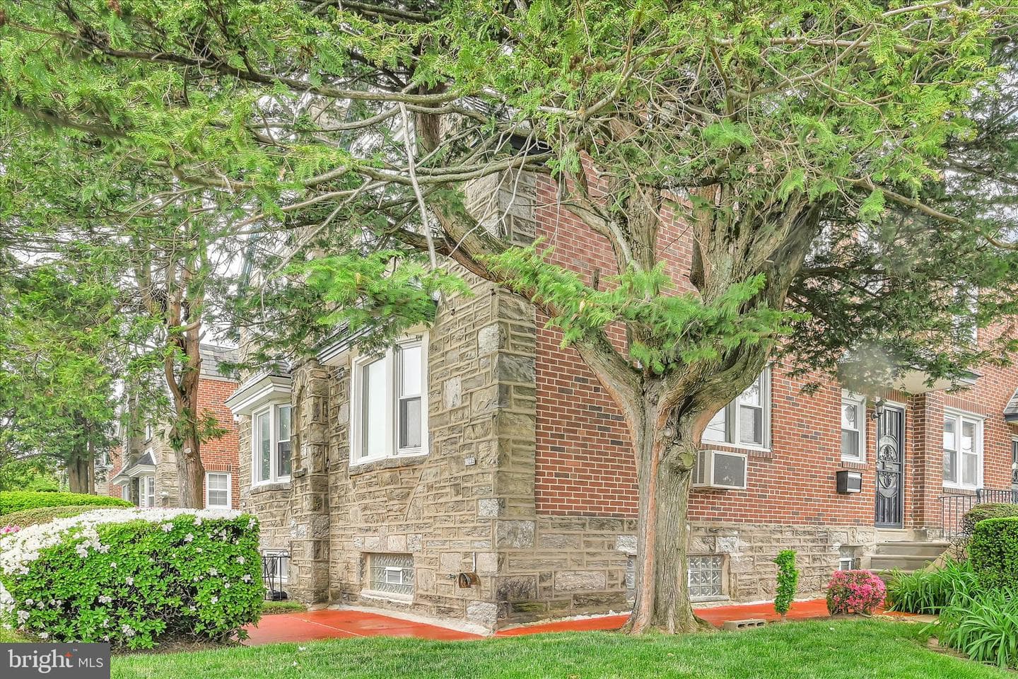 1235 E Barringer Street photo 4