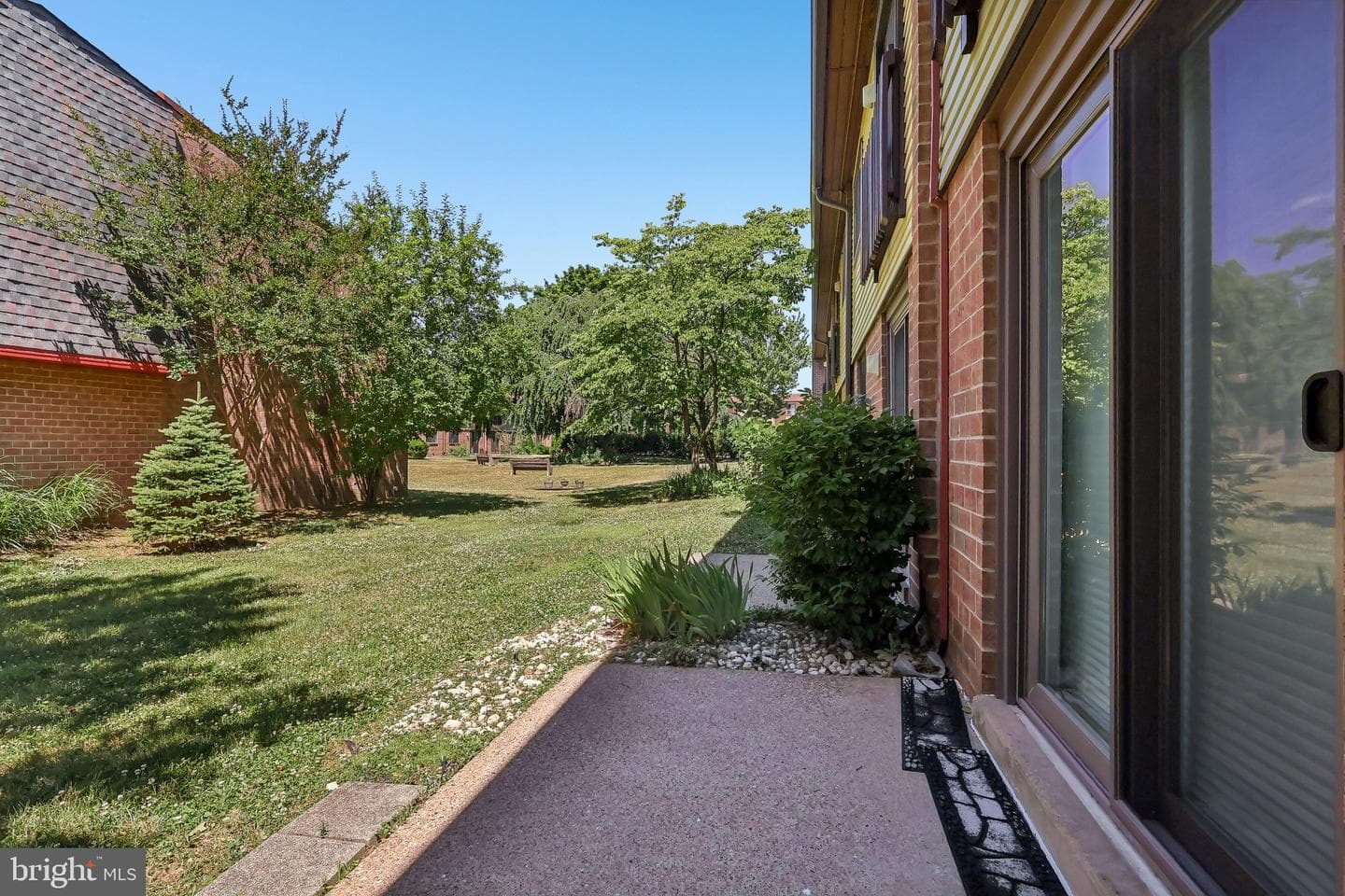 20102 Delaire Landing Road #102 photo 31