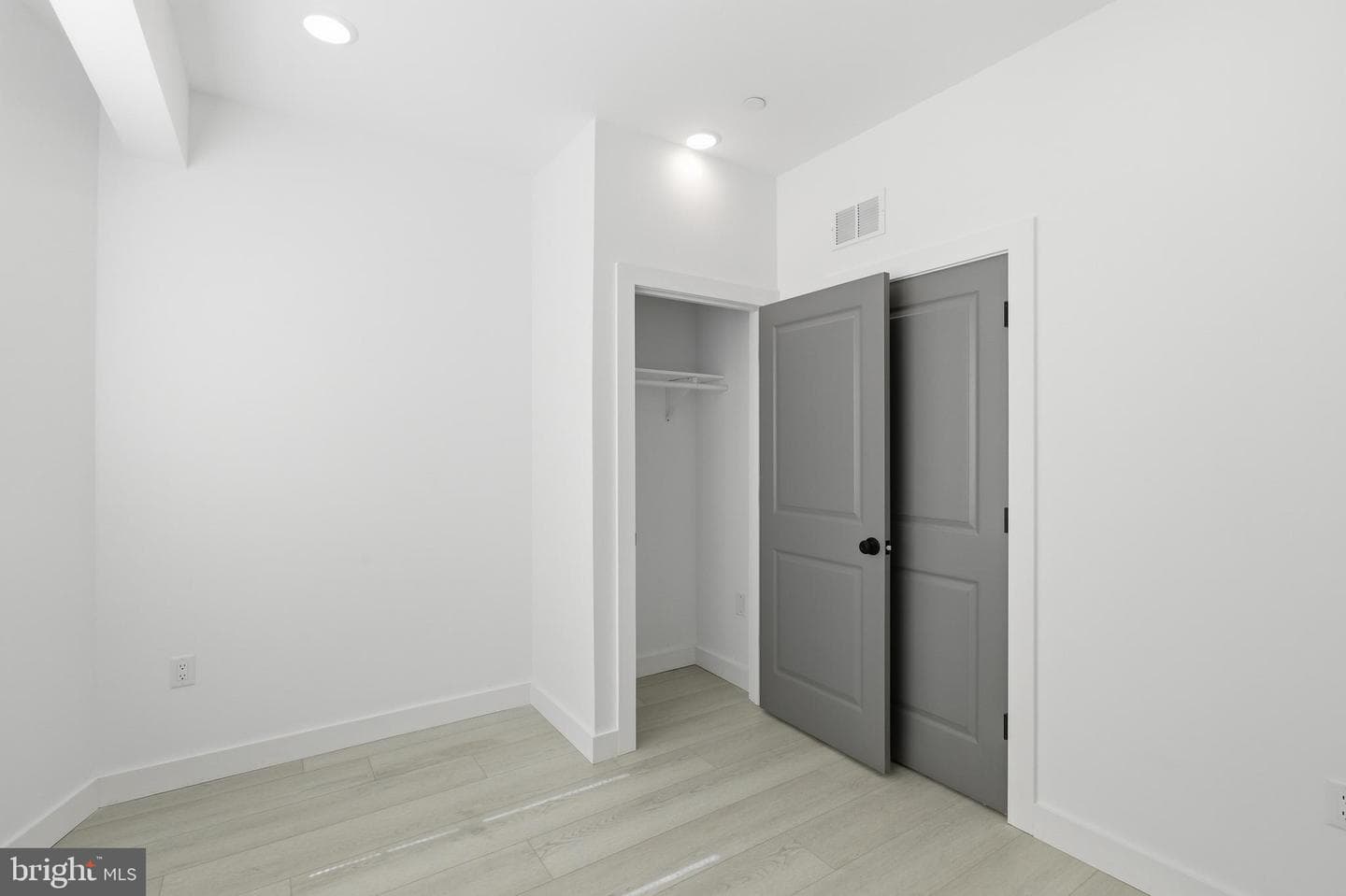 1032 W Orleans Street photo 19