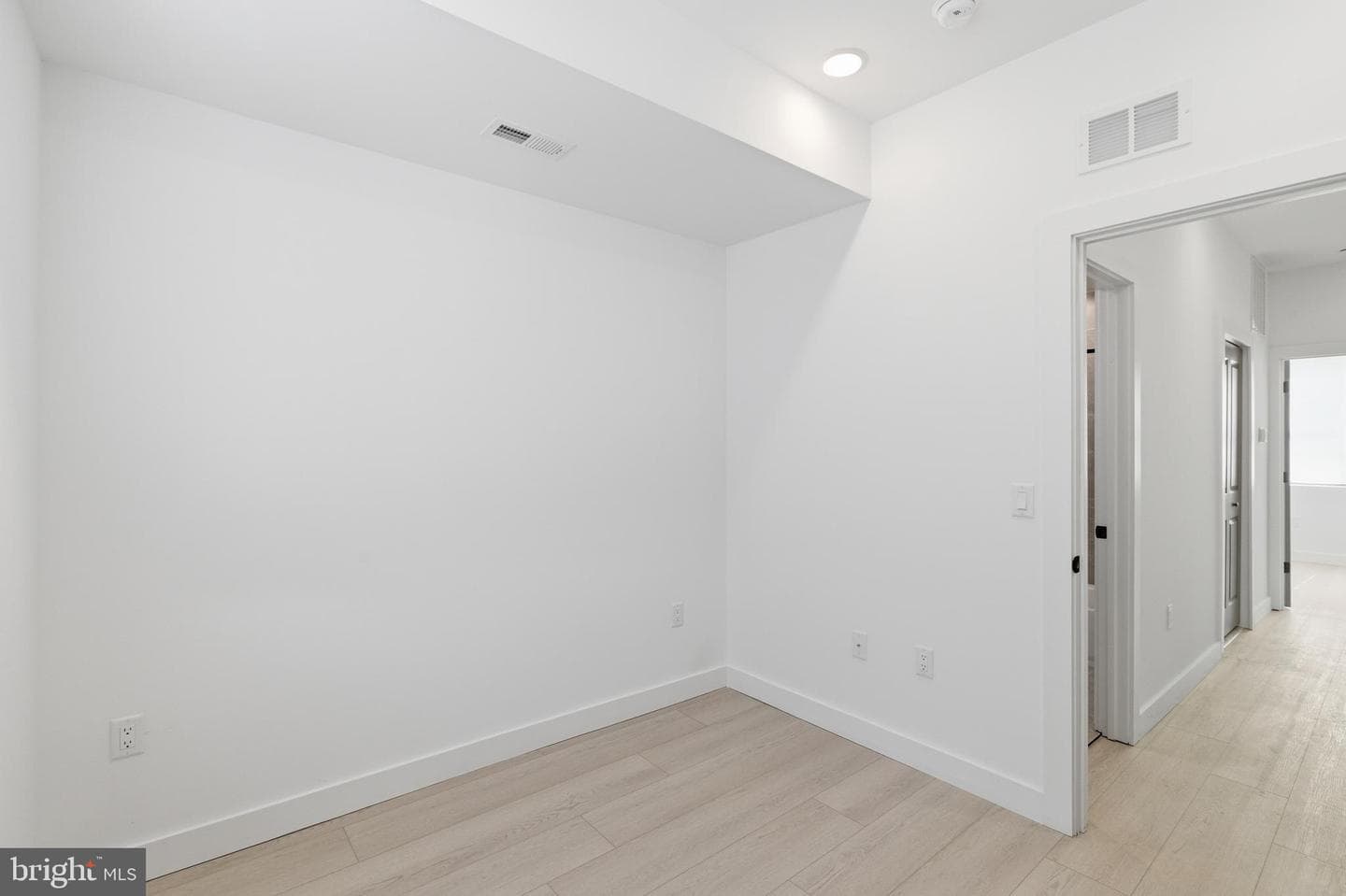 1032 W Orleans Street photo 22