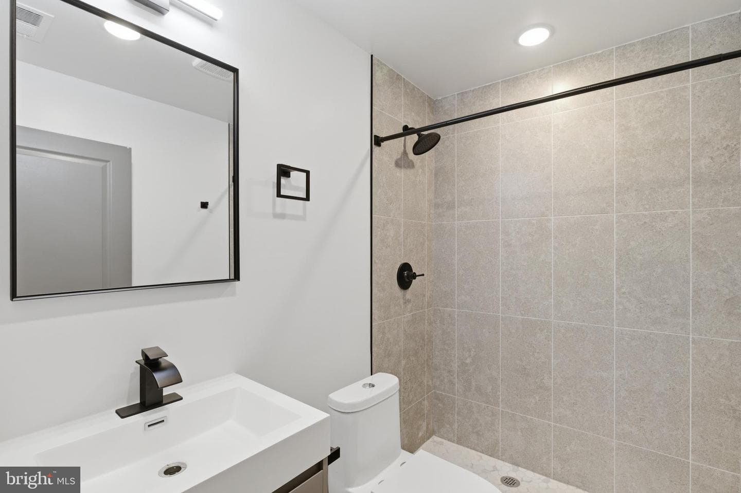 1032 W Orleans Street photo 23