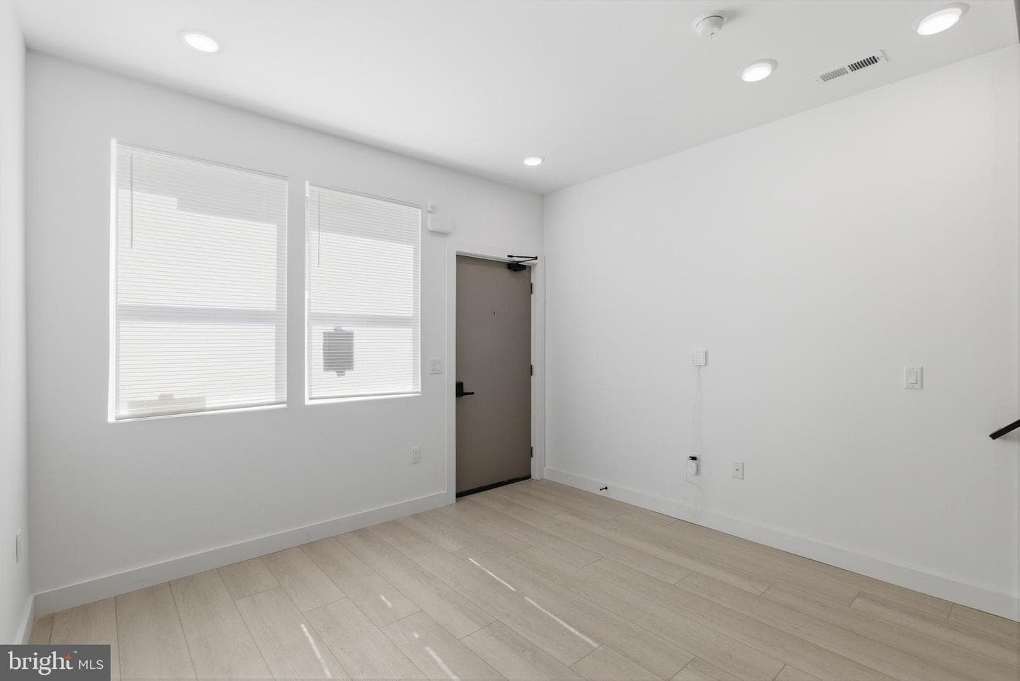 1032 W Orleans Street photo 3