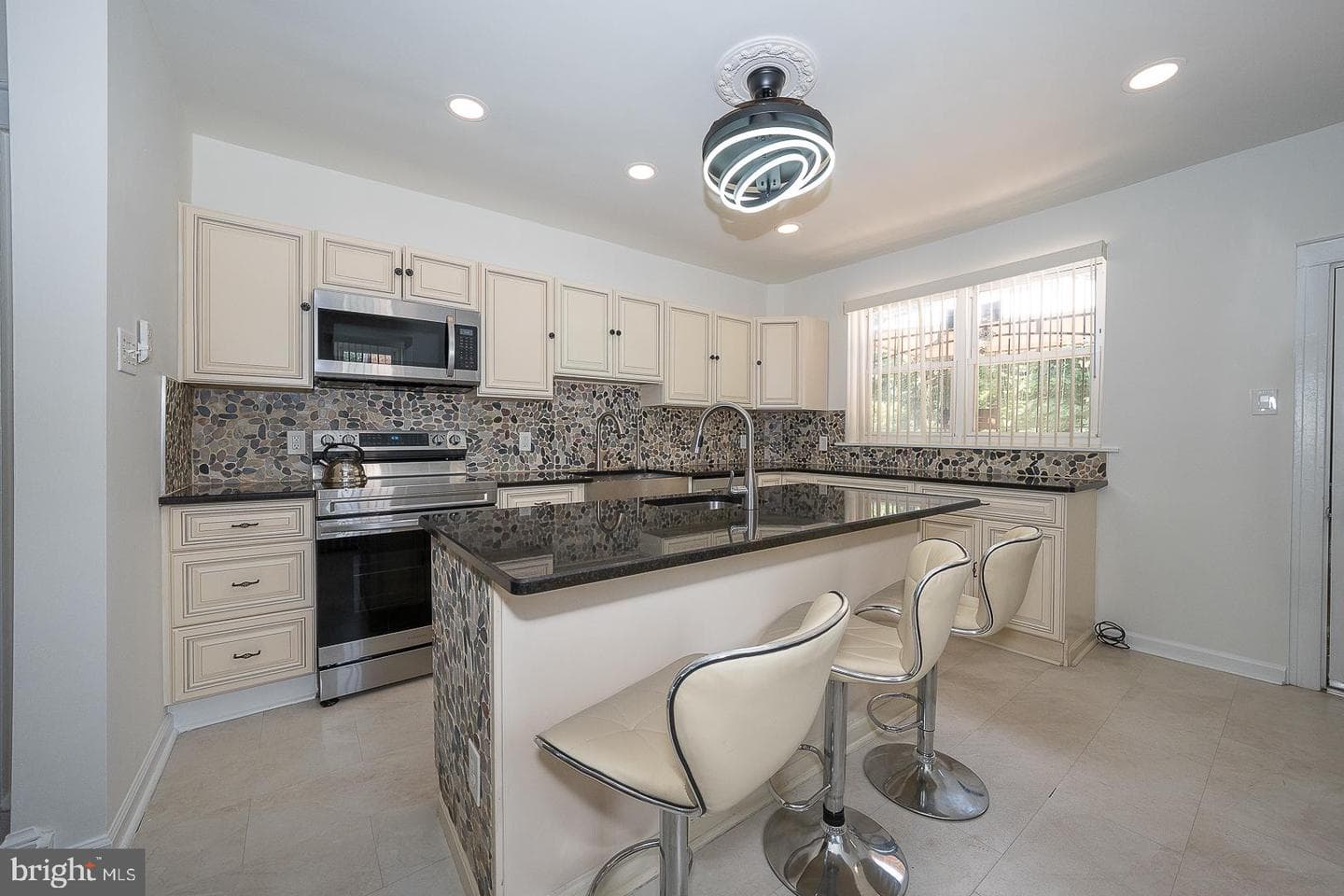 5652 Mcmahon Street photo 7