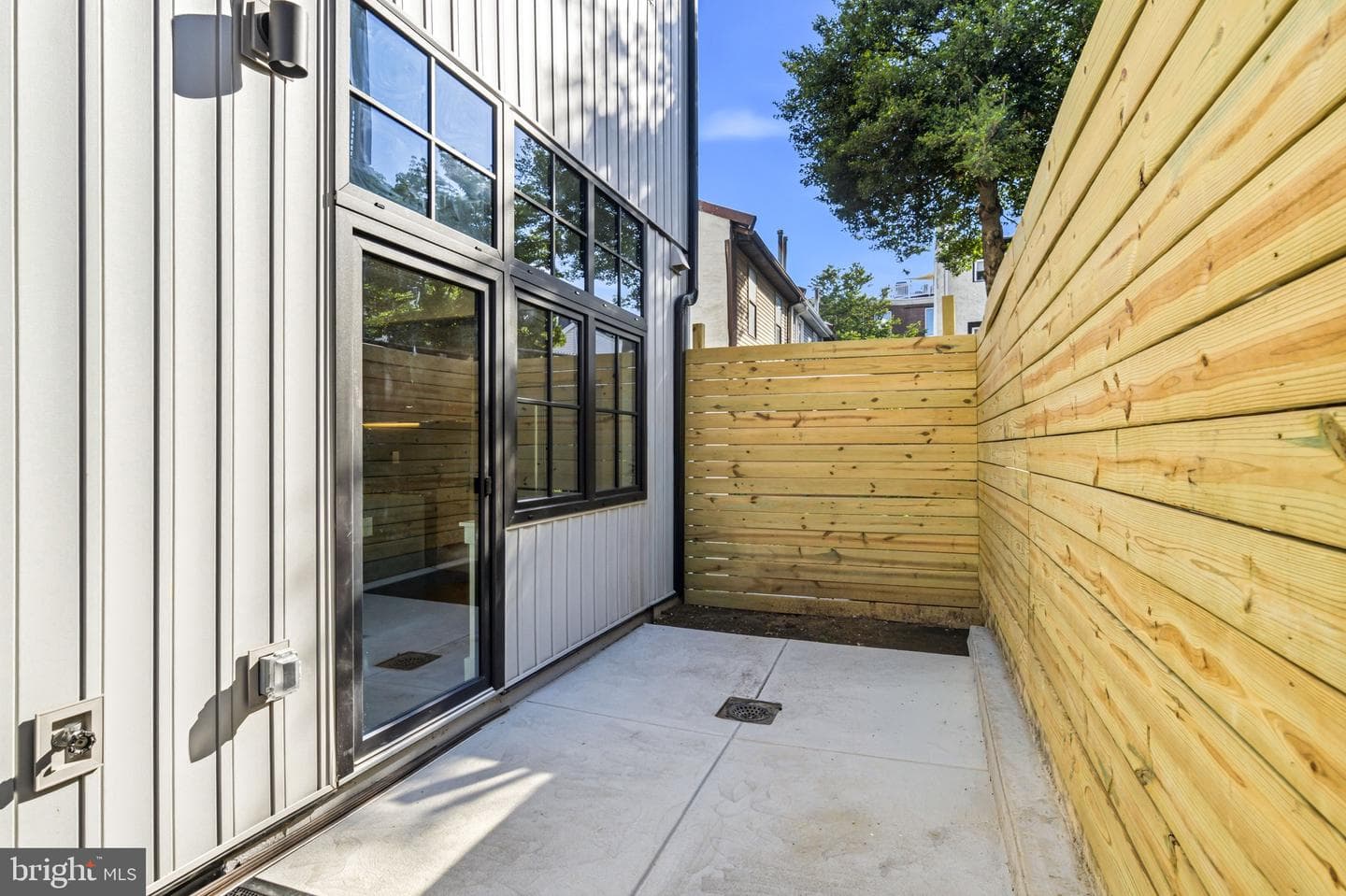 209 E Wildey Street photo 7