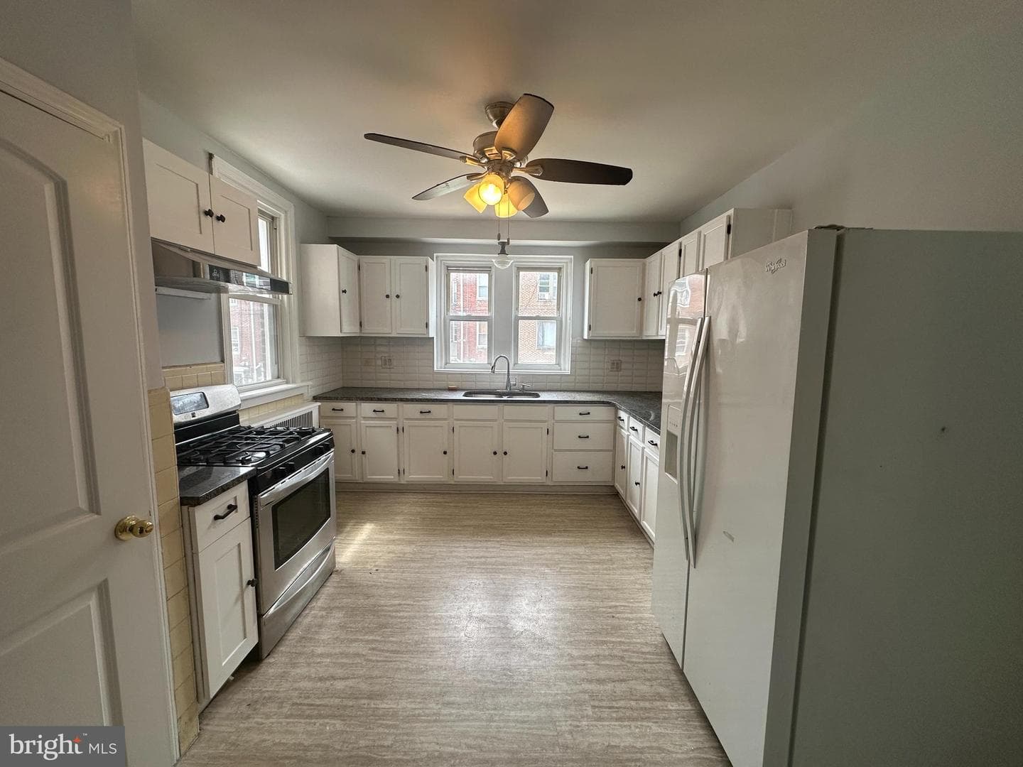 3342 Longshore Avenue photo 4