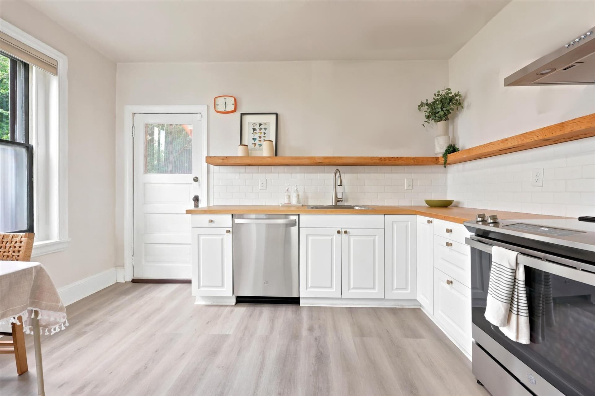 6649 Crowson Street photo 8
