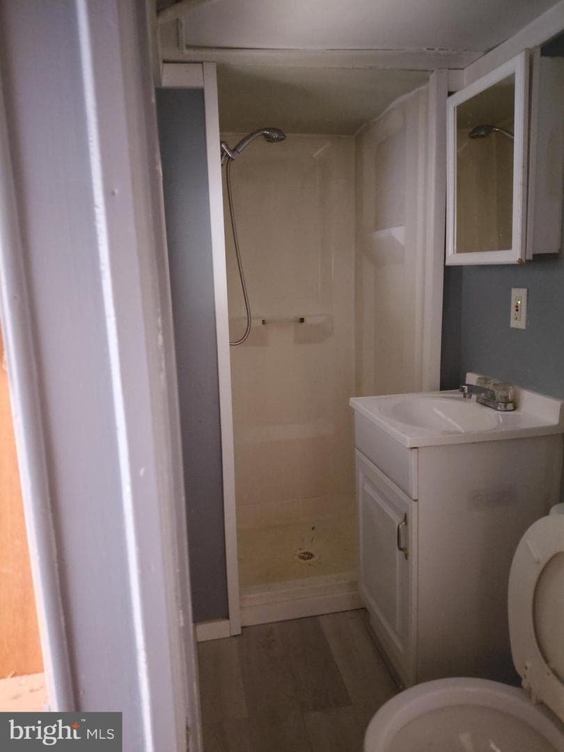 5534 N American Street photo 4