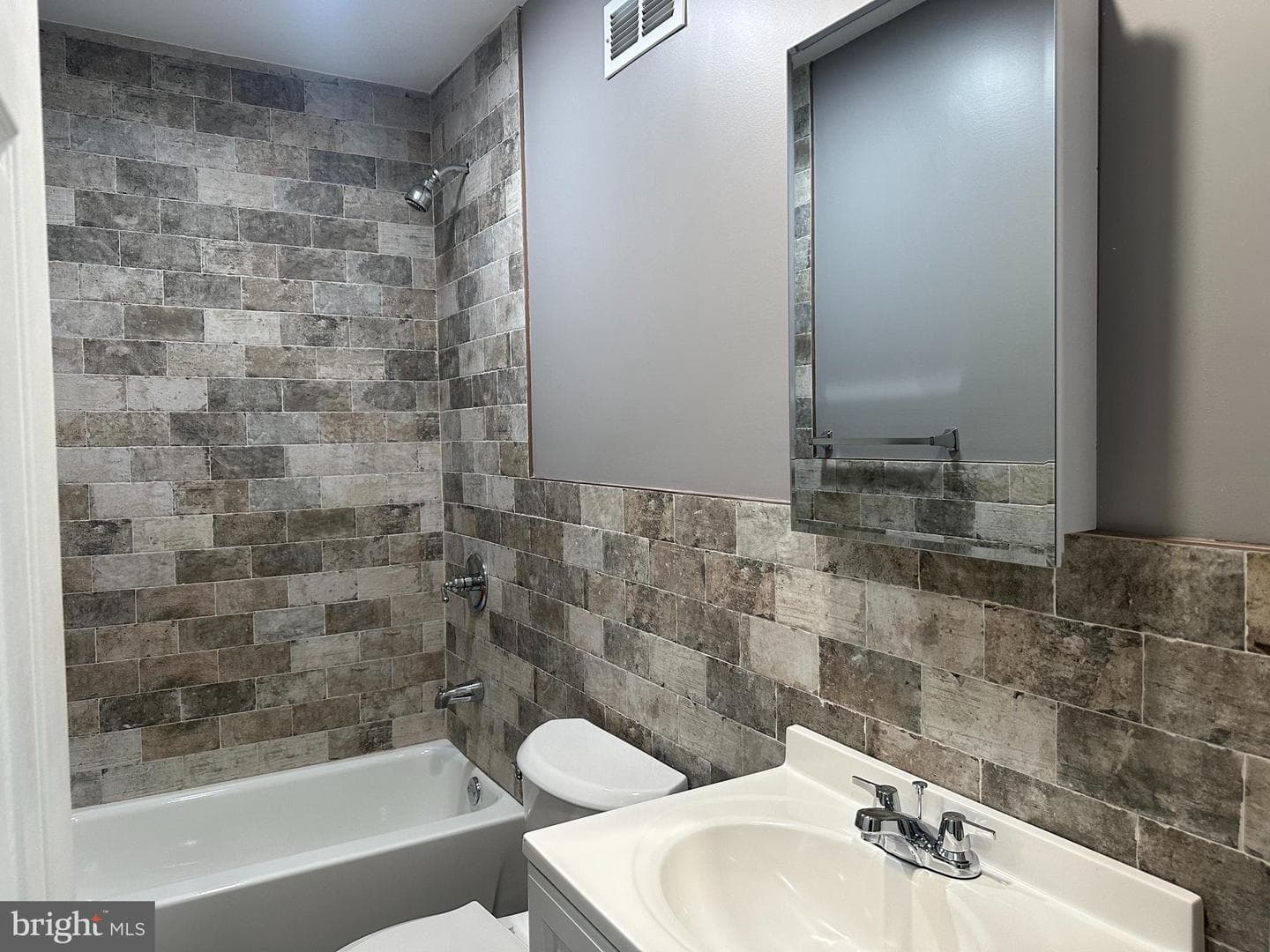 1438 Knorr Street photo 9