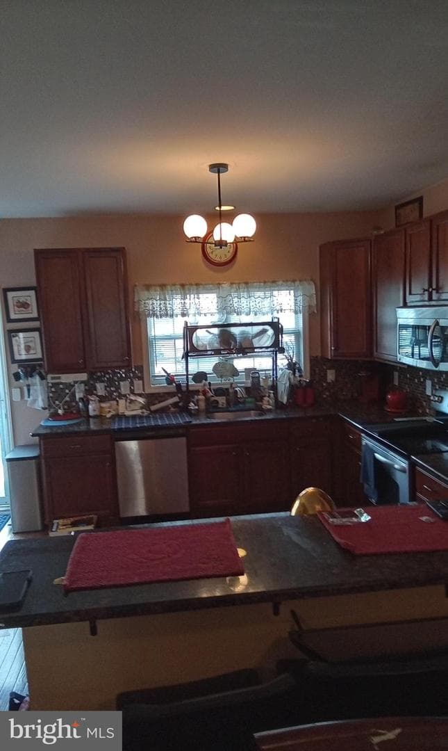 2541 Pickwick St photo 23