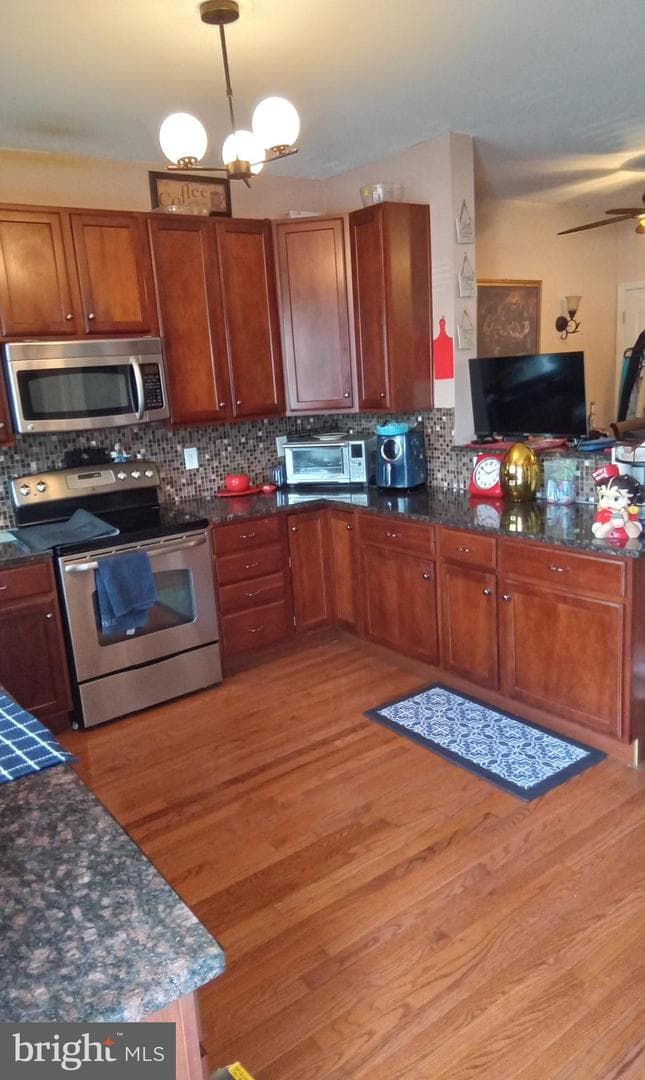2541 Pickwick St photo 24