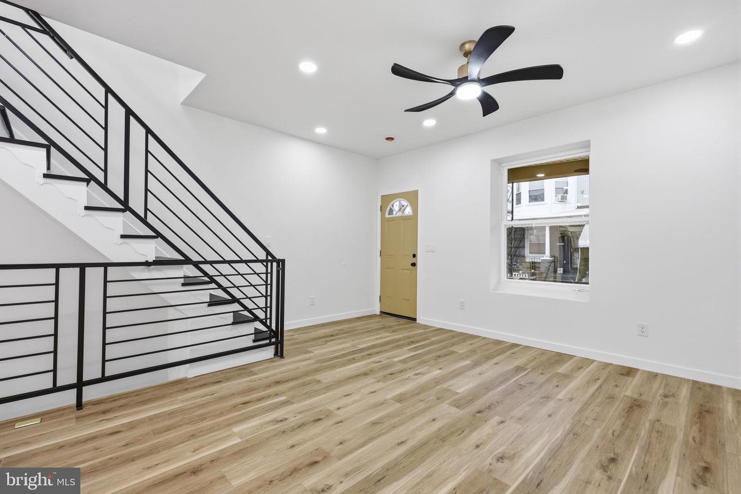 1322 S Lindenwood Street photo 12