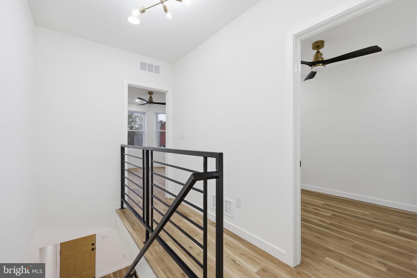 1322 S Lindenwood Street photo 18
