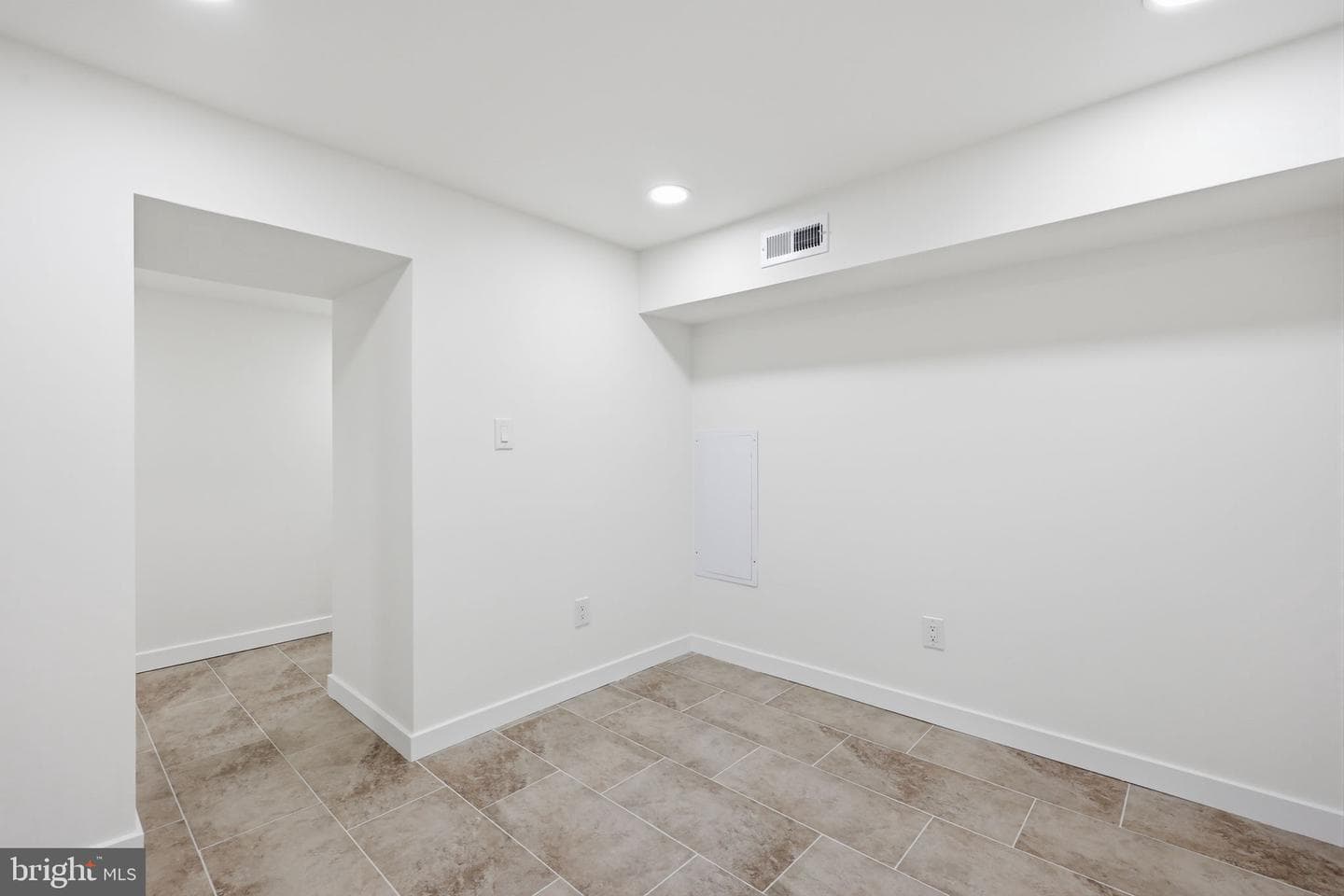 1322 S Lindenwood Street photo 29