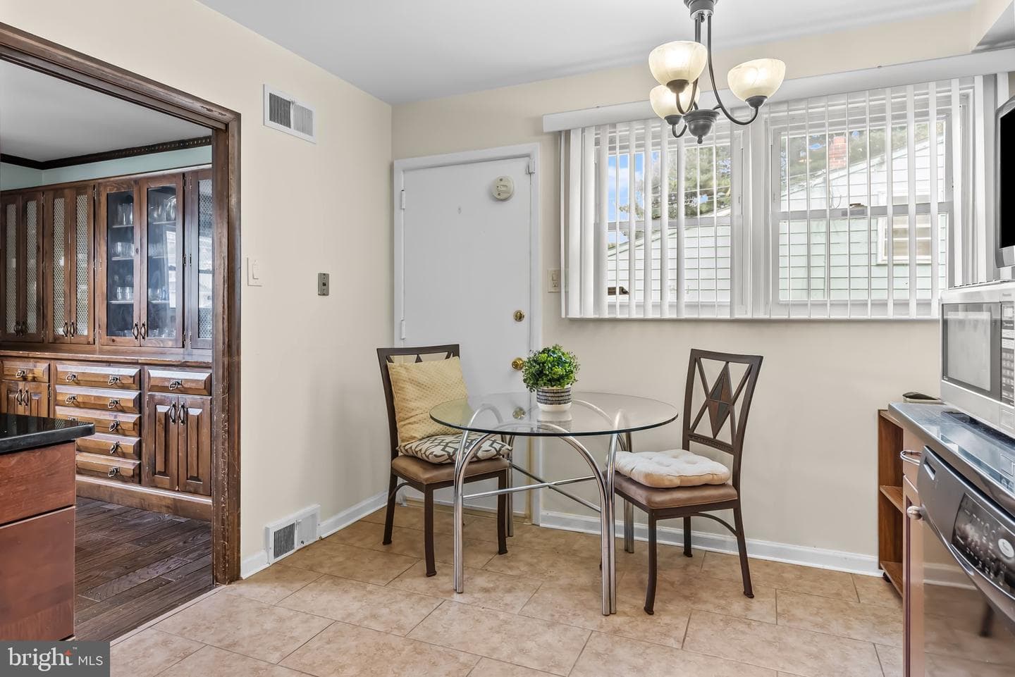 142 Greycourt Road photo 8