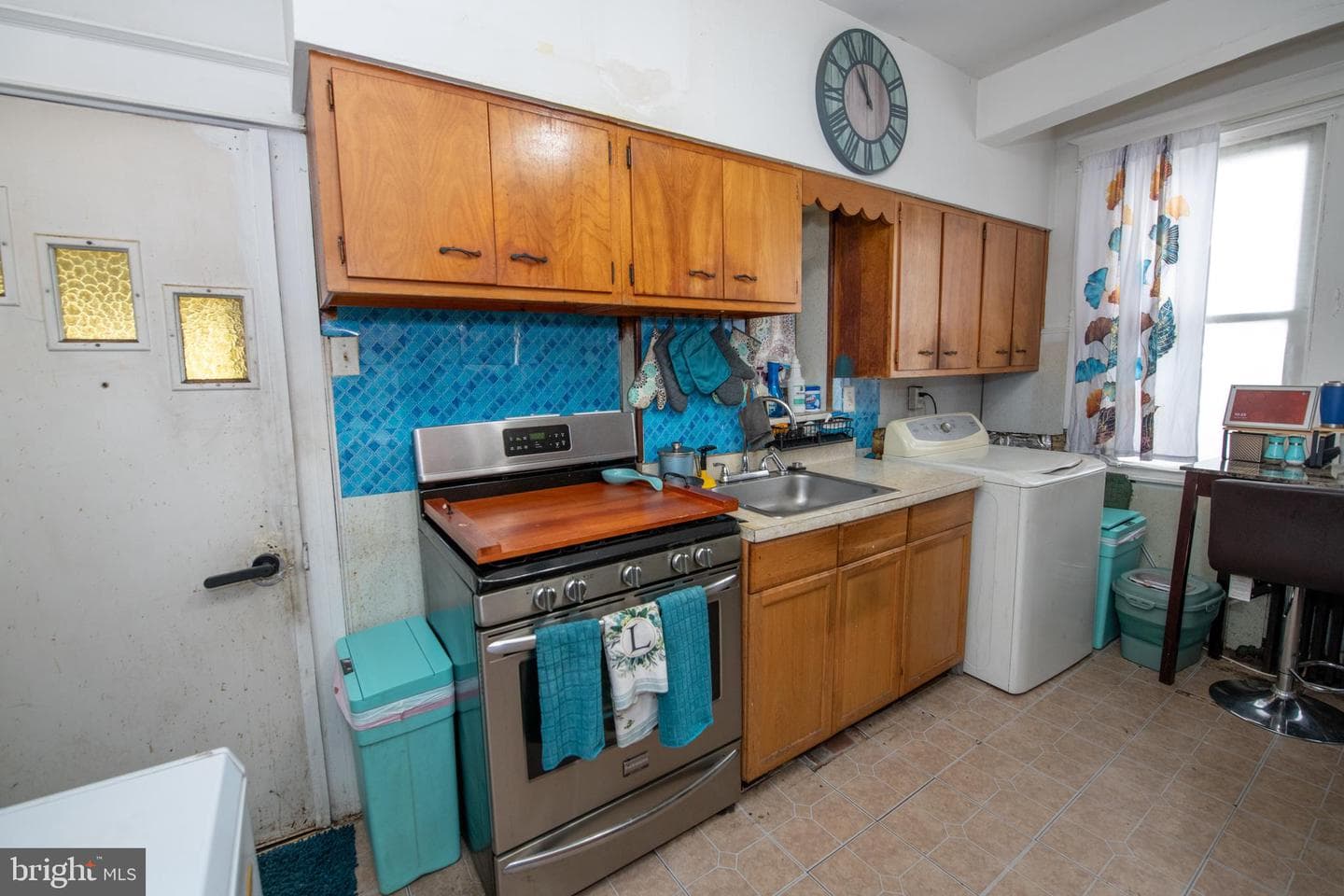 954 Wakeling Street photo 12