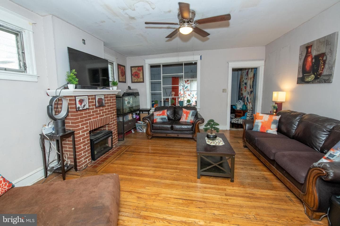 954 Wakeling Street photo 5