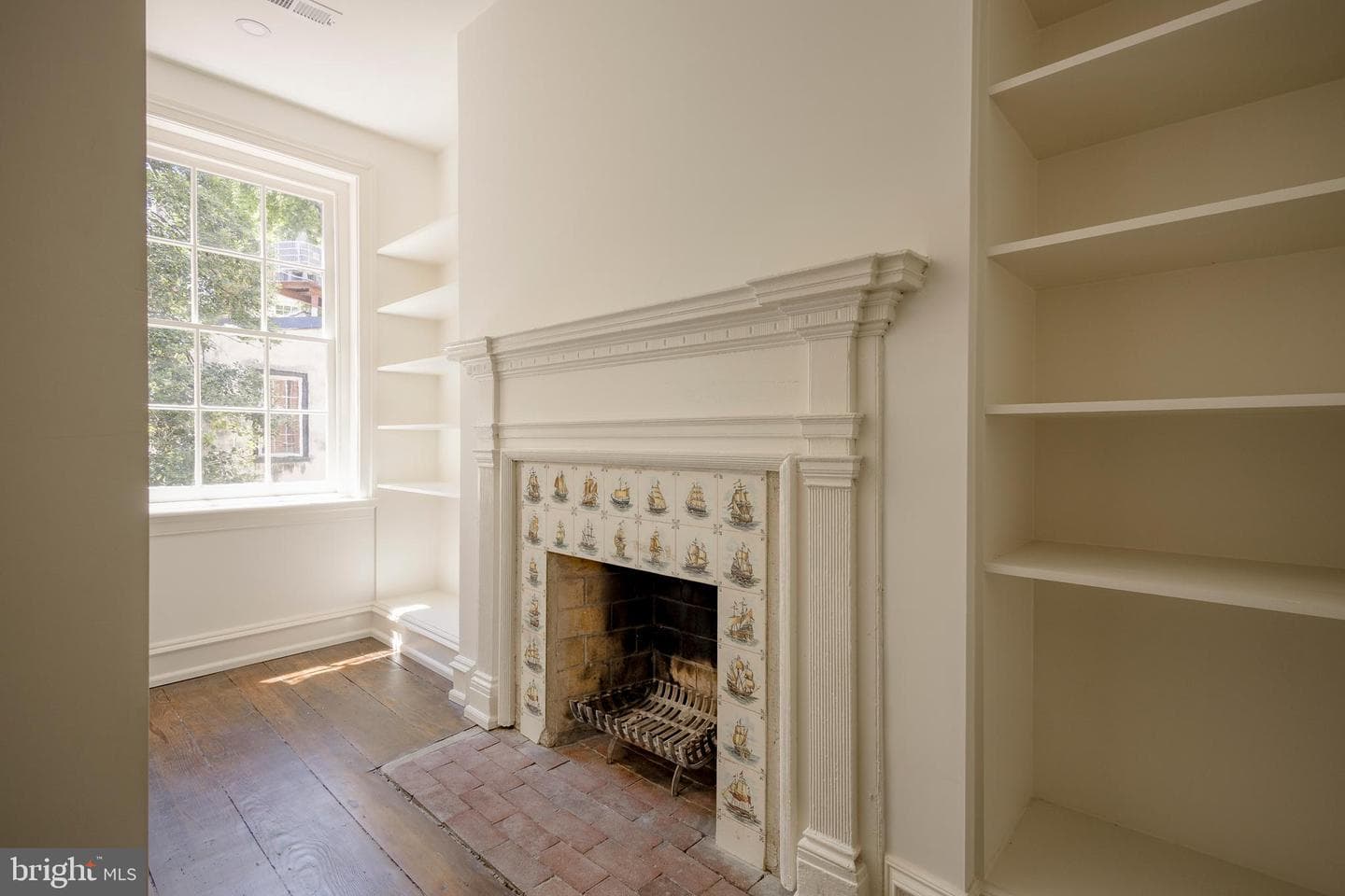 514 Delancey Street photo 32