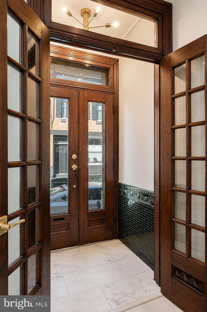 1519 N Dover Street photo 3