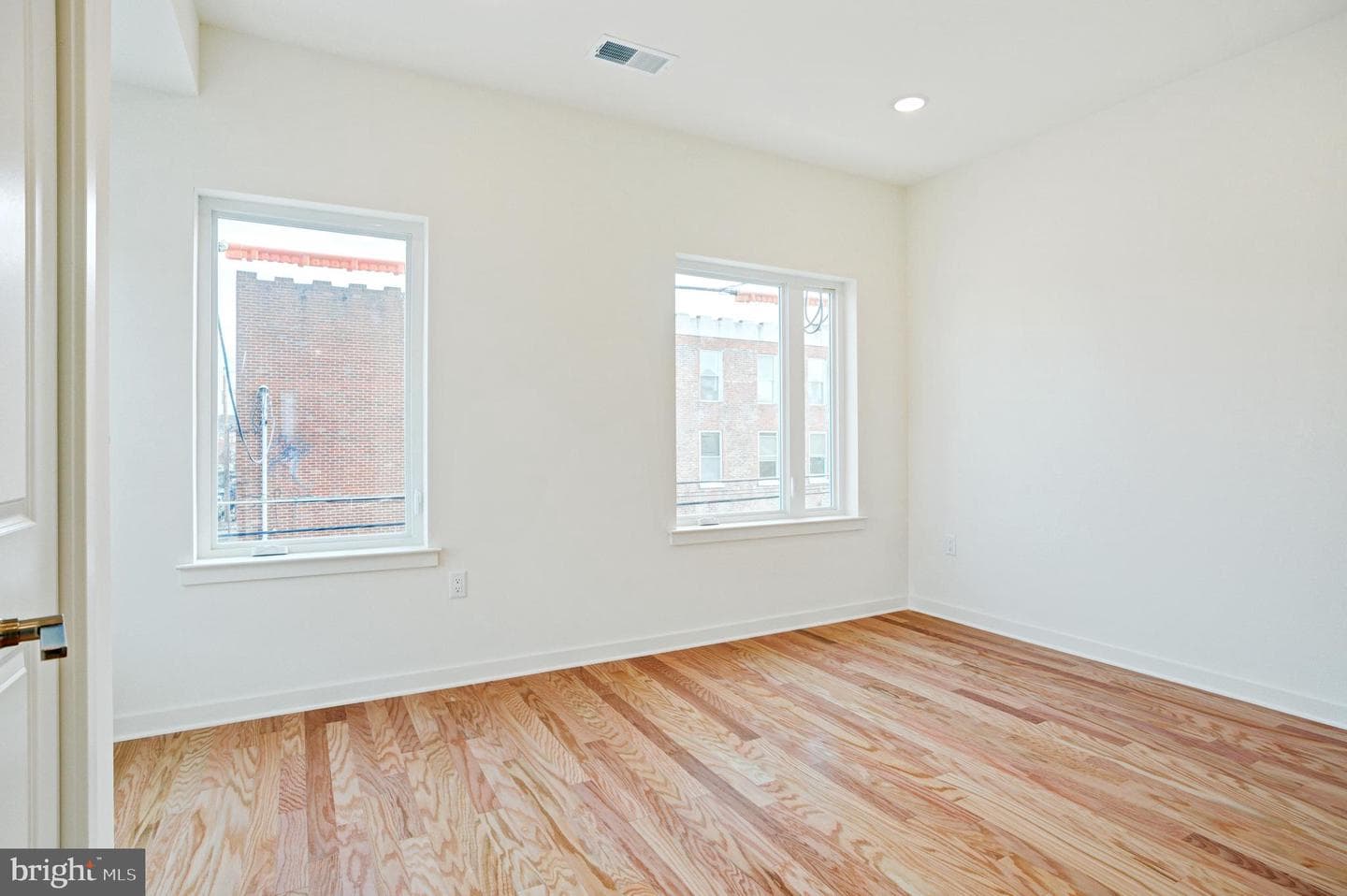 2480 Emerald Street photo 35