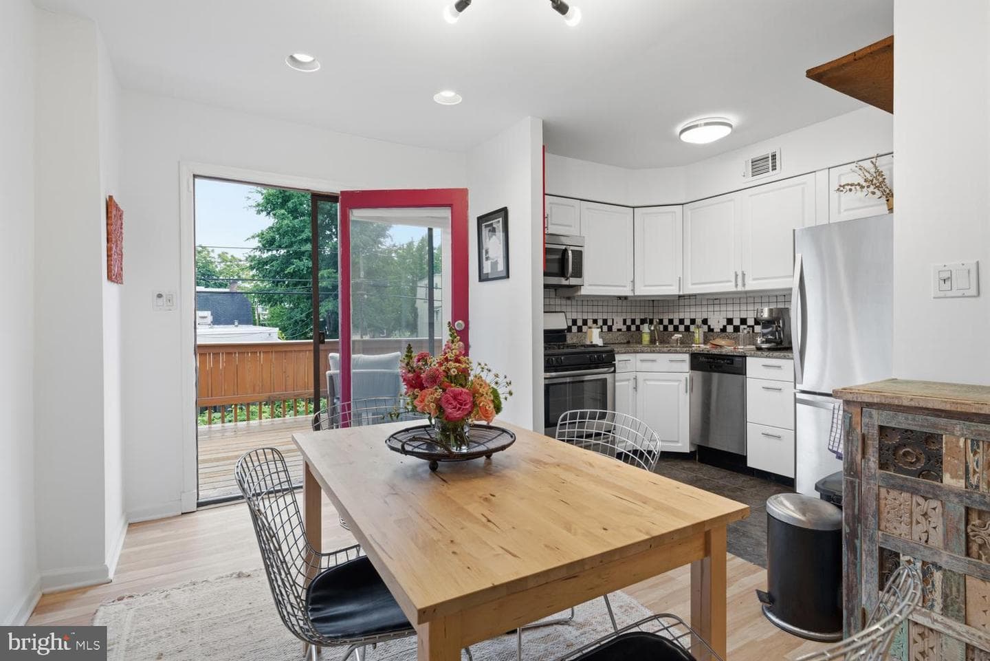 330 W Durham Street photo 10