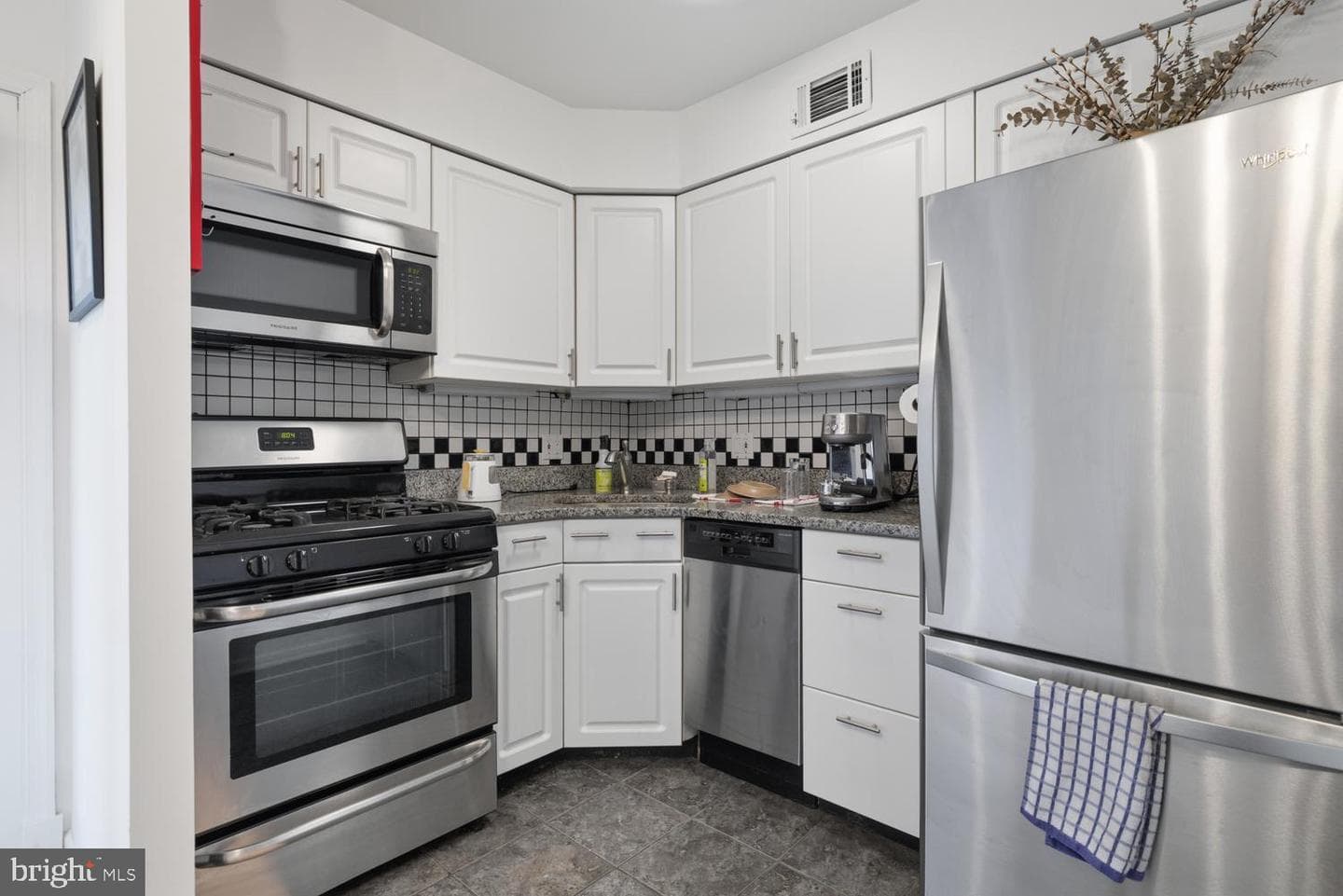330 W Durham Street photo 11
