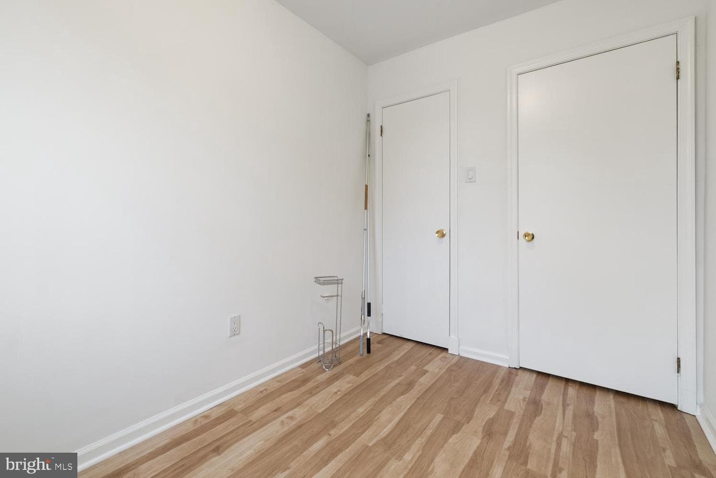 330 W Durham Street photo 16