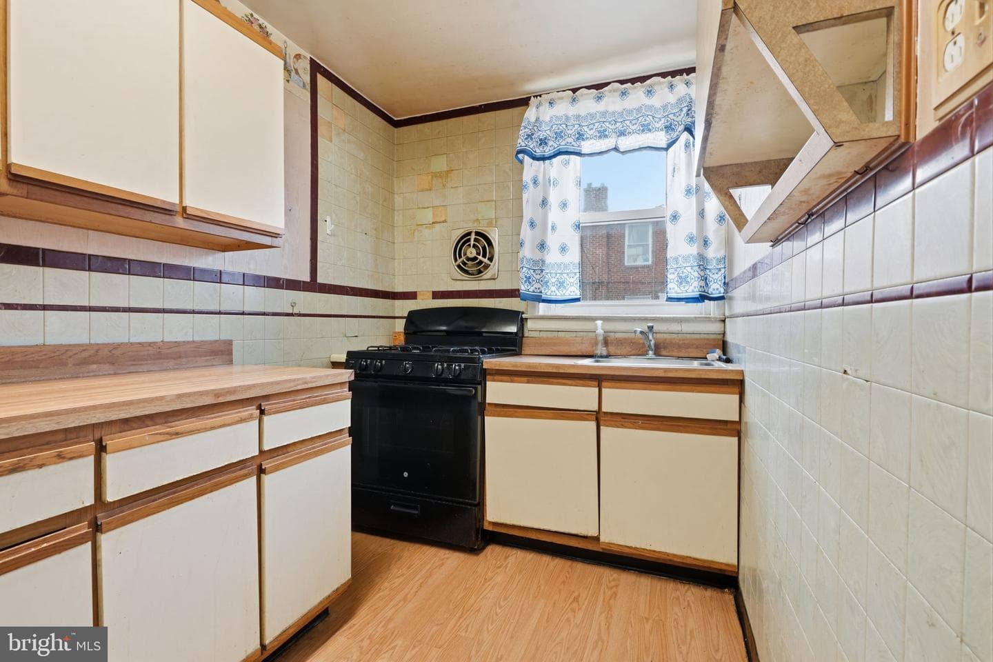 4733 Lansing Street photo 11