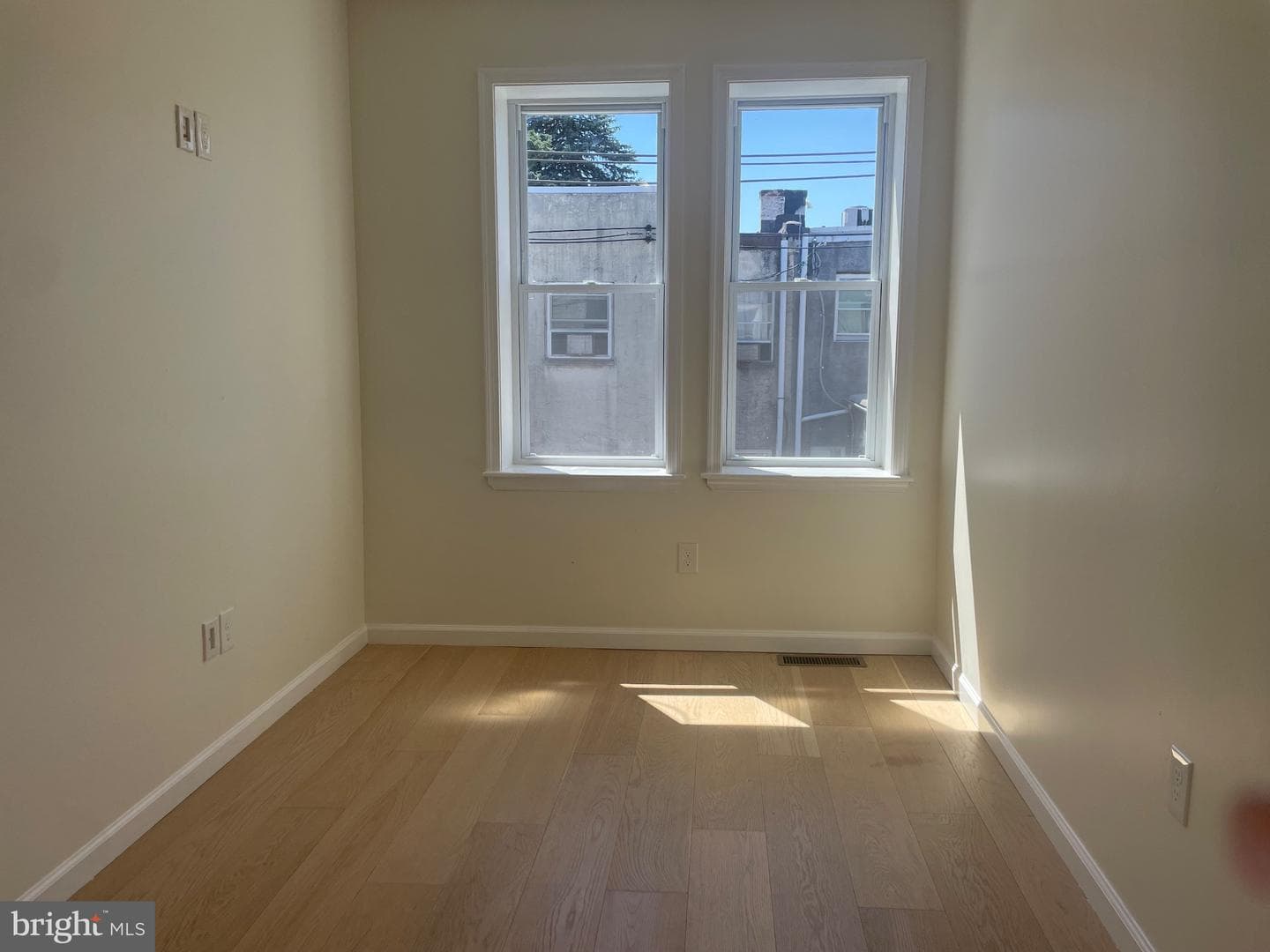 1652 S Etting Street photo 24
