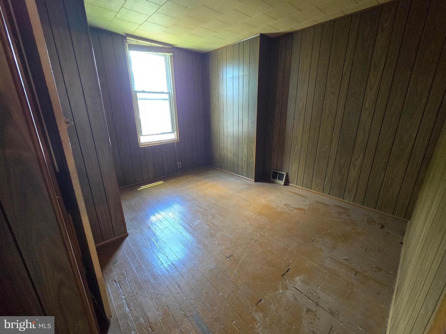 562 Martin Street photo 20
