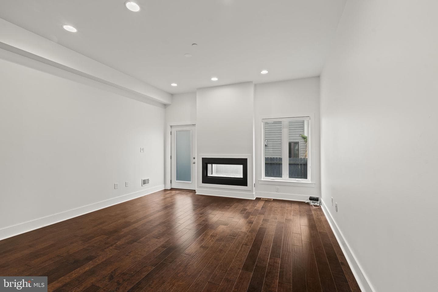 1220 Crease Street photo 12