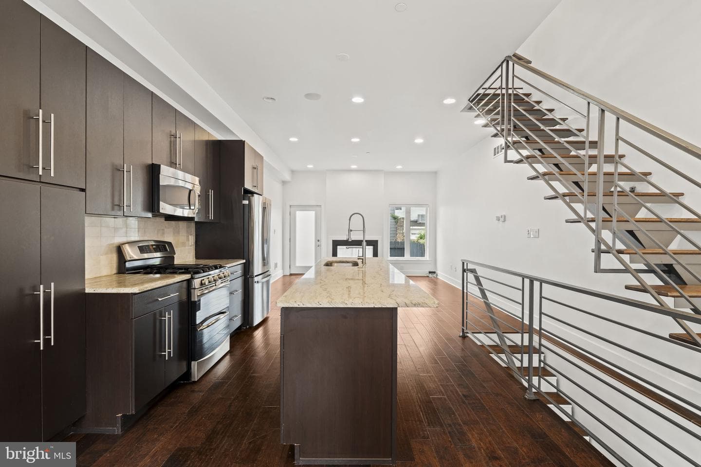 1220 Crease Street photo 6