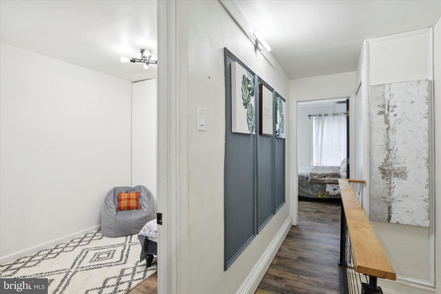 2046 Sigel St photo 28