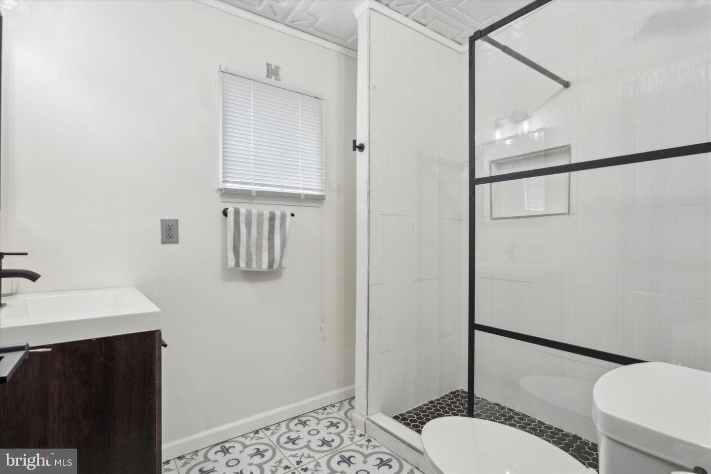 2046 Sigel St photo 29