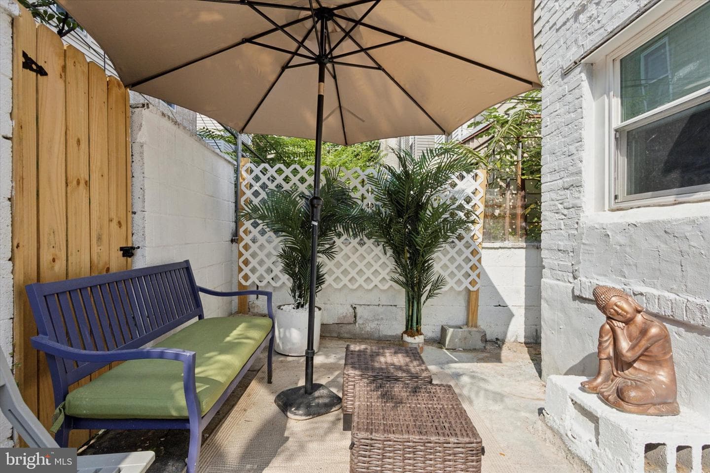2046 Sigel St photo 33