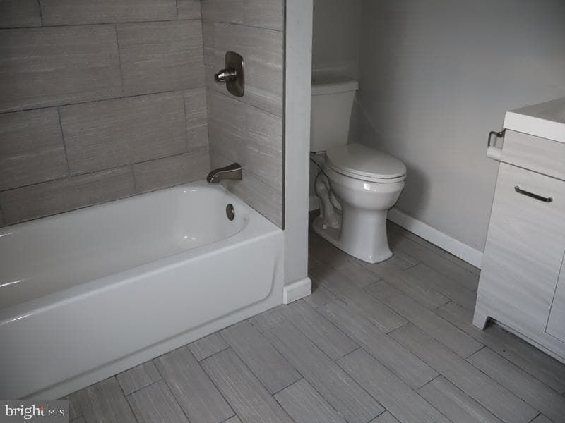 2226 Sigel St photo 5