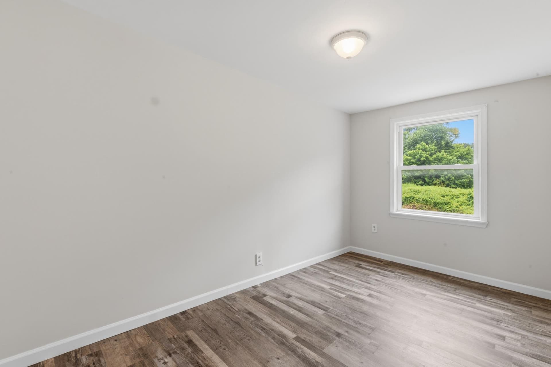 4993 Pennway St photo 4