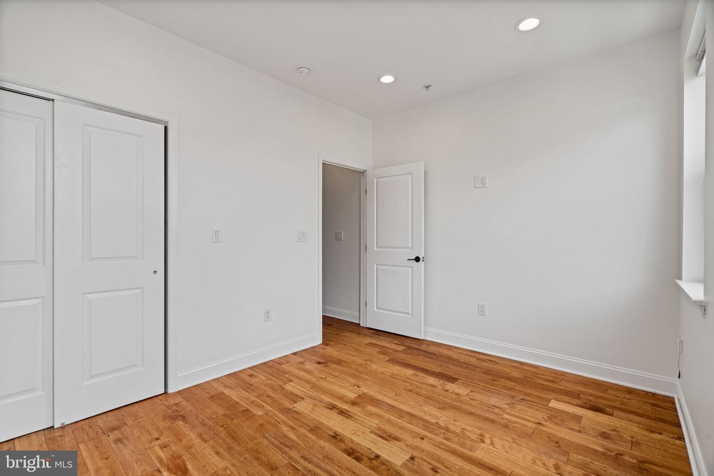 1450 N Dover Street photo 23