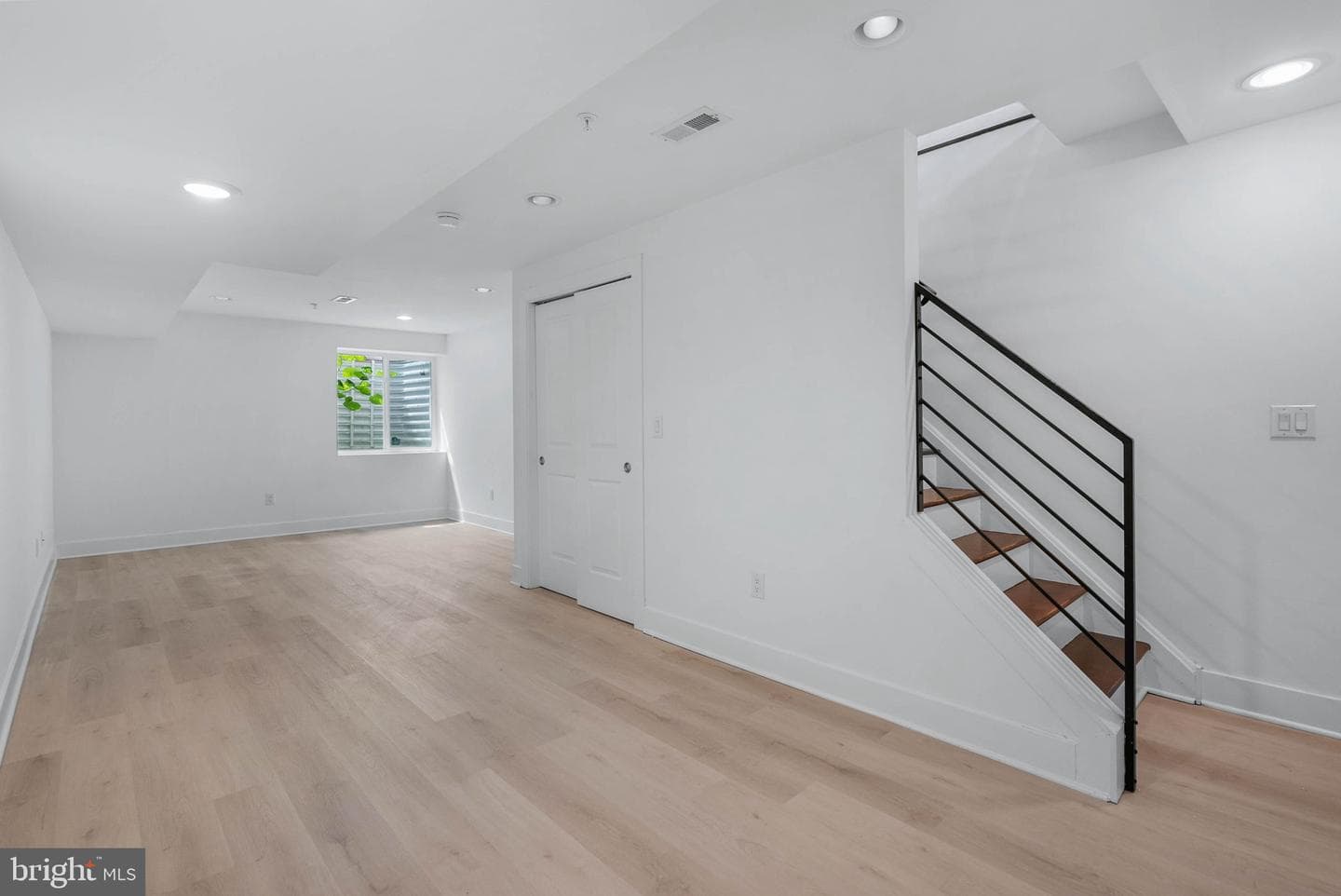 2242 N Howard Street photo 9