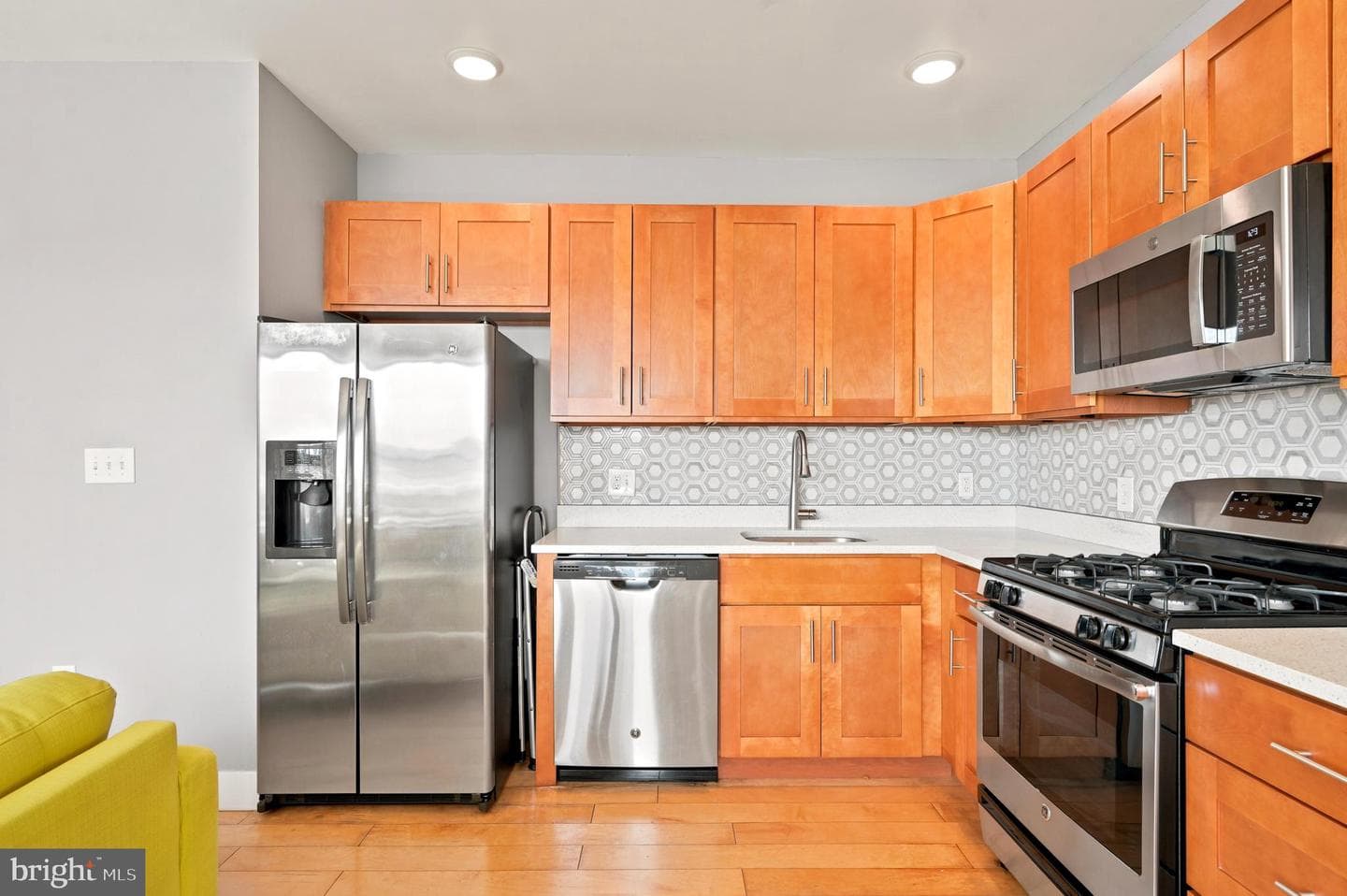 1637 Poplar St # 6F photo 8