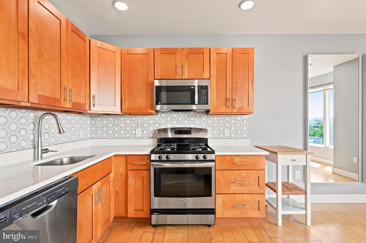 1637 Poplar St # 6F photo 9