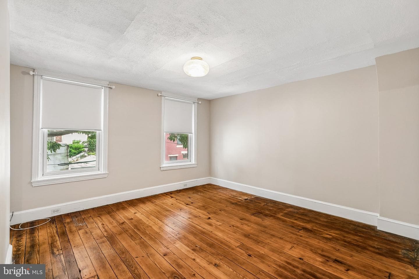 788 N Croskey Street photo 25
