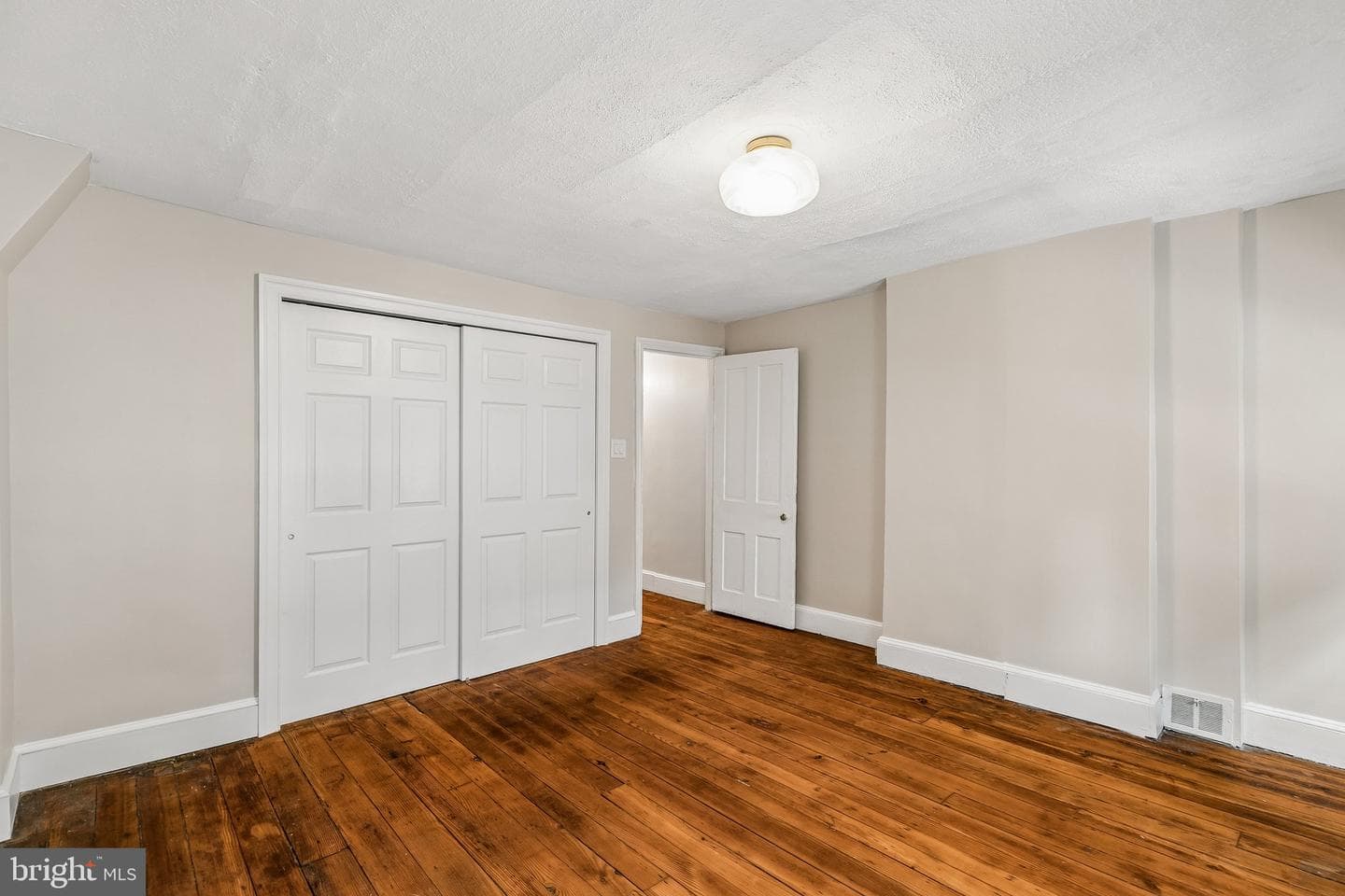 788 N Croskey Street photo 26