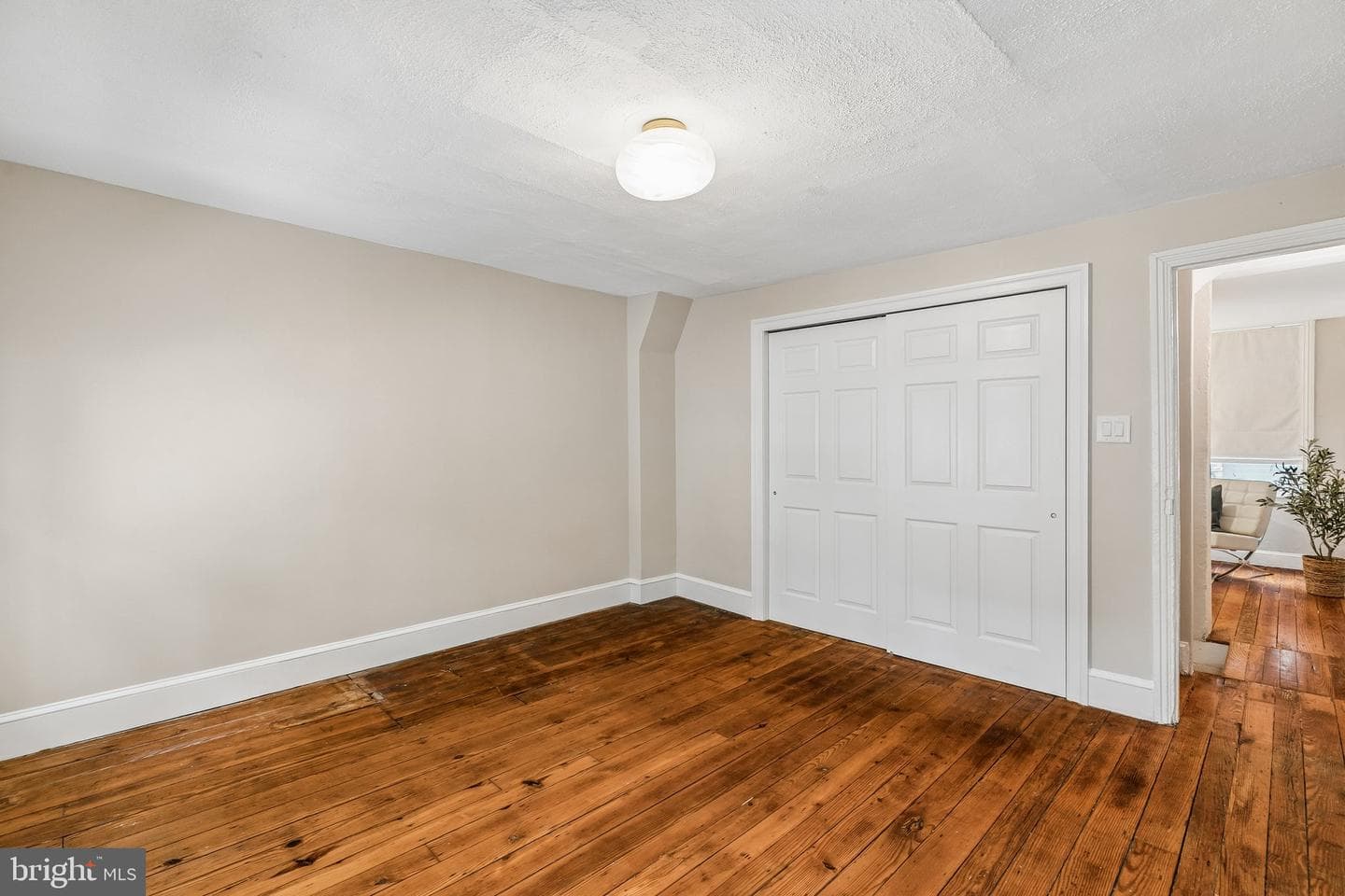 788 N Croskey Street photo 28