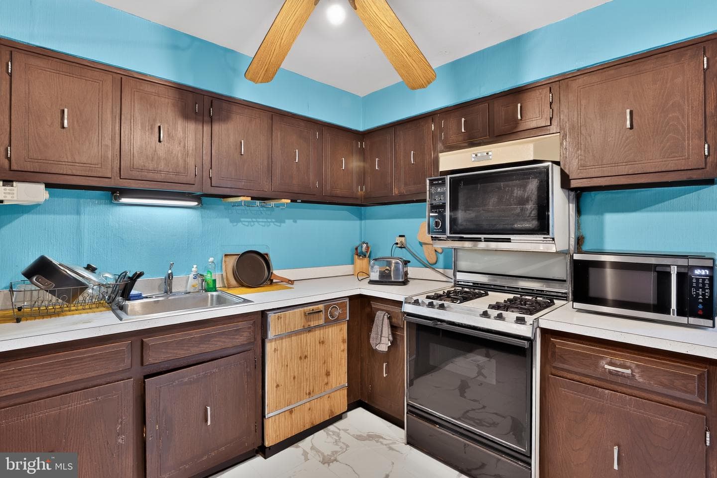 7819 Venus Pl photo 10