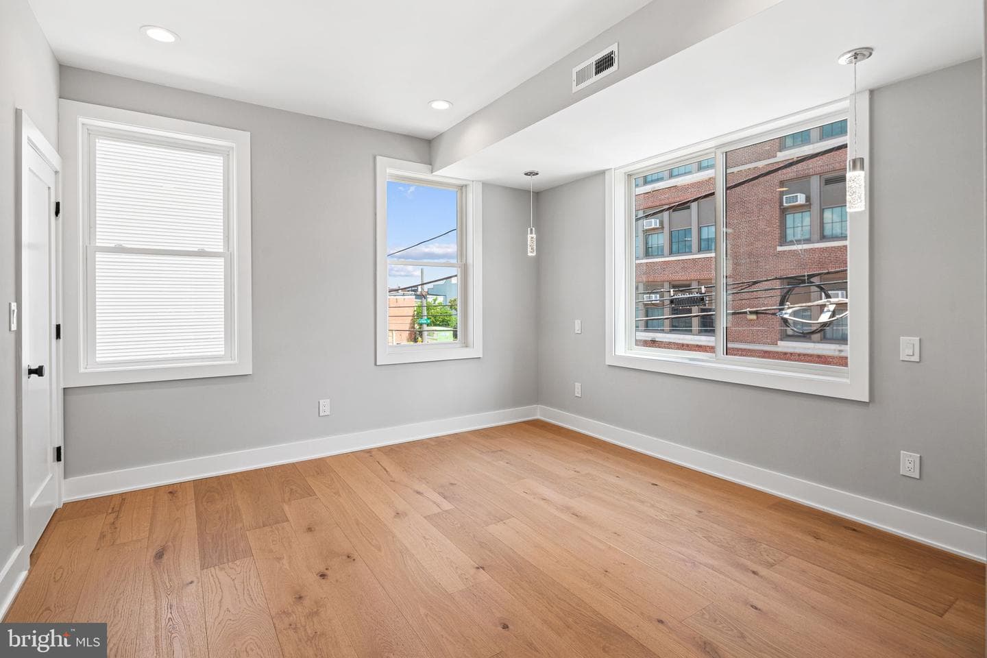 2053 E Cumberland Street photo 15