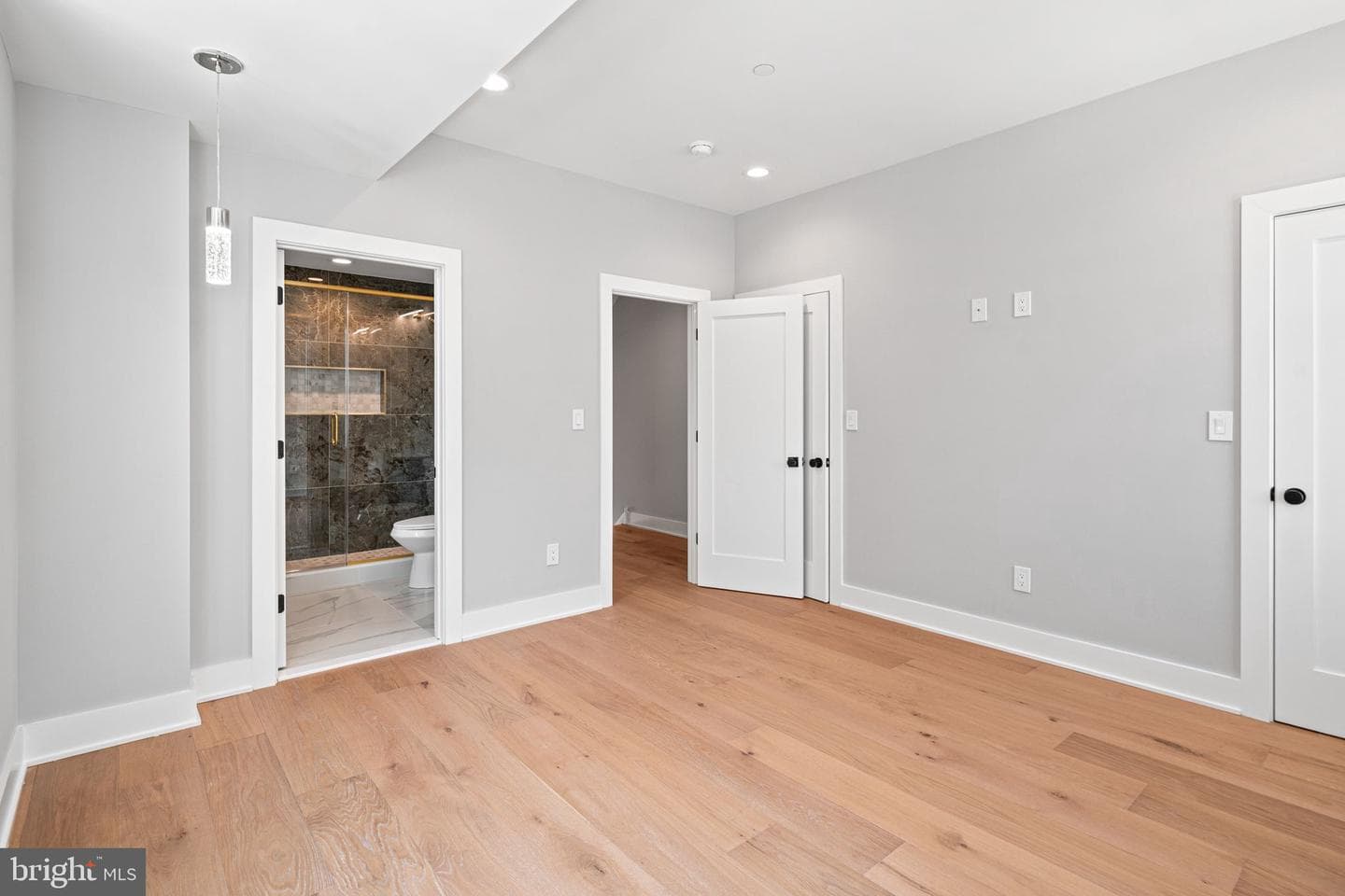 2053 E Cumberland Street photo 16