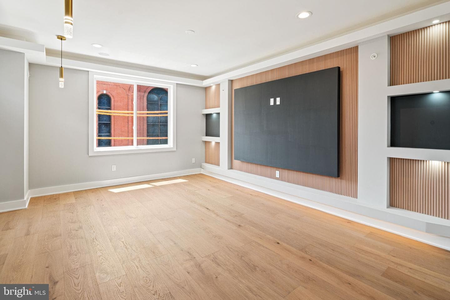 2053 E Cumberland Street photo 27